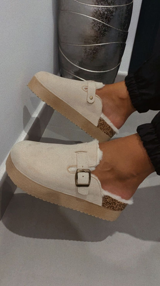 Zapatillas hebilla beige